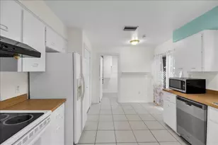 3605 57th Ave Dr W, Bradenton, FL 34210 - Photo 5