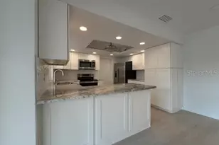 605 Lotus Ln, Sarasota, FL 34242 - Photo 7