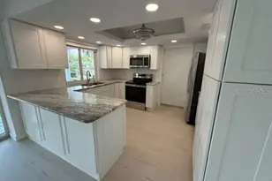 605 Lotus Ln, Sarasota, FL 34242 - Photo 5