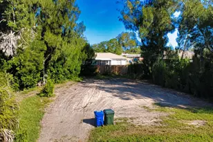 1020 Linden Rd, Venice, FL 34293 - Photo 1