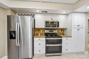 4873 Huntleigh Dr, Sarasota, FL 34233 - Photo 17