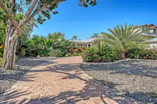 602 Buttonwood Dr, Longboat Key, FL 34228 - Photo 5