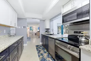 5128 Oxford Dr, Sarasota, FL 34242 - Photo 15