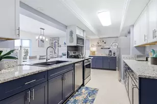 5128 Oxford Dr, Sarasota, FL 34242 - Photo 13