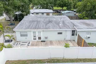 3731 Papai Dr, Sarasota, FL 34232 - Photo 35