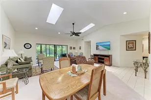 3946 Wilshire Cir E, Sarasota, FL 34238 - Photo 9