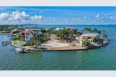 305 S Shore Drive S, Sarasota, FL 34234 - Photo 1