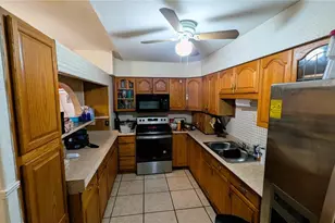 5350 Castleman Dr, Sarasota, FL 34232 - Photo 9