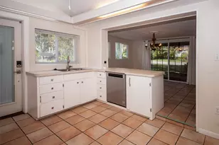 219 24th St W, Bradenton, FL 34205 - Photo 17