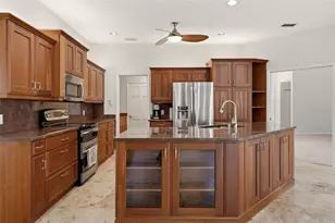 215 Carriage House Ln, Nokomis, FL 34275 - Photo 9