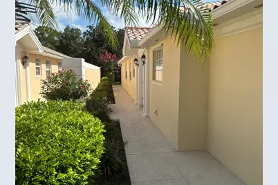 8004 Camminare Drive, Sarasota, FL 34238 - Photo 3