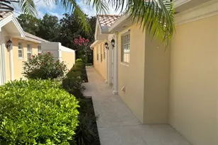 8004 Camminare Dr, Sarasota, FL 34238 - Photo 3
