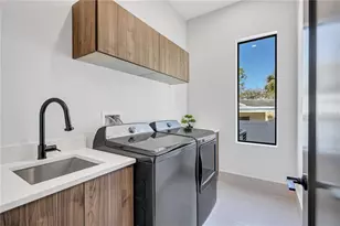 275 Lime Cir, Sarasota, FL 34237 - Photo 25