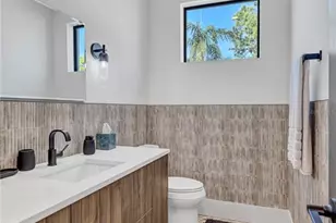 275 Lime Cir, Sarasota, FL 34237 - Photo 23
