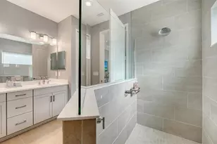 8542 Frangipani Terrace, Sarasota, FL 34240 - Photo 17
