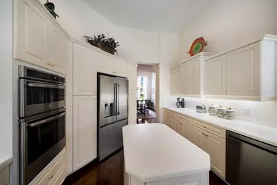 7058 Twin Hills Terrace, Lakewood Ranch, FL 34202 - Photo 17