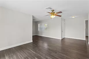 5404 Laurelwood Pl, Sarasota, FL 34232 - Photo 13