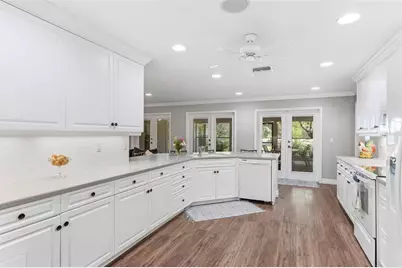 7565 Castle Drive, Sarasota, FL 34240 - Photo 11