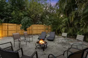 1638 Redwood St, Sarasota, FL 34231 - Photo 11