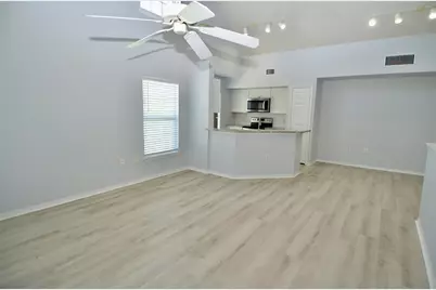 5621 Bidwell Parkway #202, Sarasota, FL 34233 - Photo 3
