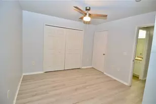 5621 Bidwell Pkwy, Sarasota, FL 34233 - Photo 13