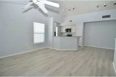 5621 Bidwell Parkway #202, Sarasota, FL 34233 - Photo 7