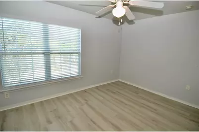 5621 Bidwell Parkway #202, Sarasota, FL 34233 - Photo 9