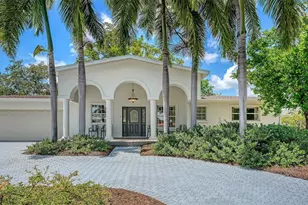 2465 Foster Ln, Sarasota, FL 34239 - Photo 3