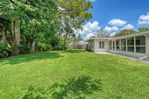 2465 Foster Ln, Sarasota, FL 34239 - Photo 41