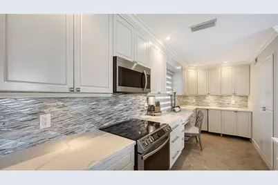 174 Golden Gate Point #22, Sarasota, FL 34236 - Photo 29