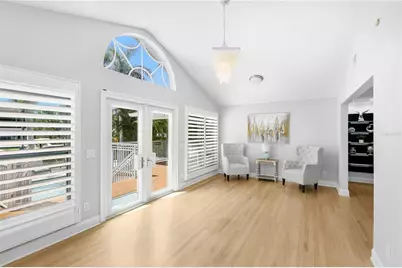 662 Apalachee Circle NE, Saint Petersburg, FL 33702 - Photo 9