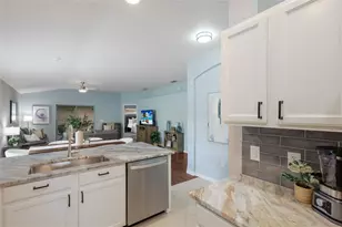 6110 Blue Runner Ct, Bradenton, FL 34202 - Photo 9