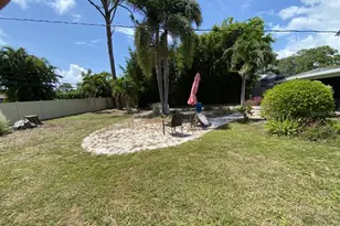828 Nokomis Ave S, Venice, FL 34285 - Photo 7