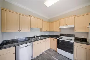 7633 Plantation Cir, University Park, FL 34201 - Photo 13
