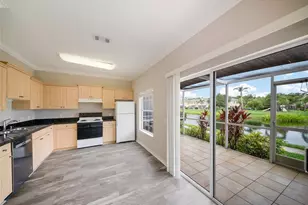 7633 Plantation Cir, University Park, FL 34201 - Photo 11