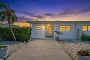 17 Seaside Ct, Holmes Beach, FL 34217 - Photo 1
