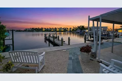 17 Seaside Court, Holmes Beach, FL 34217 - Photo 3