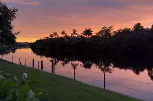 2126 Riverbluff Pkwy, Sarasota, FL 34231 - Photo 3