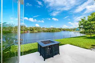 2126 Riverbluff Pkwy, Sarasota, FL 34231 - Photo 31