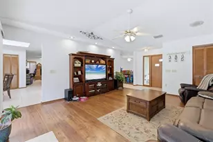 1063 Greystone Ln, Sarasota, FL 34232 - Photo 9