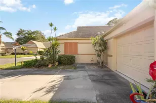 3411 57th Ave Dr W, Bradenton, FL 34210 - Photo 3