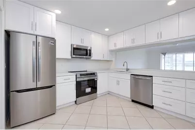 5617 Evergreen Dr #27, Sarasota, FL 34233 - Photo 15