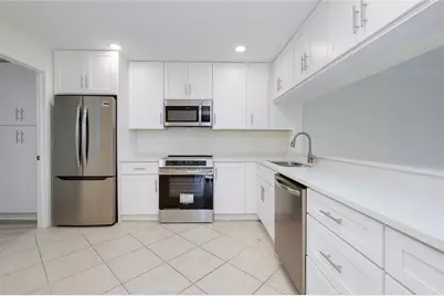 5617 Evergreen Dr #27, Sarasota, FL 34233 - Photo 13