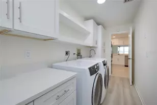 5617 Evergreen Dr, Sarasota, FL 34233 - Photo 43