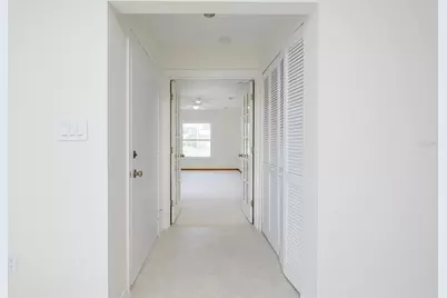 5617 Evergreen Dr #27, Sarasota, FL 34233 - Photo 3