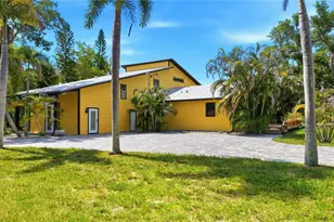 3348 Alamo Ln, Sarasota, FL 34235 - Photo 9