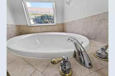 4414 67th Avenue Circle E, Sarasota, FL 34243 - Photo 13