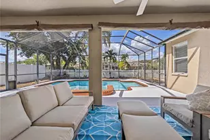 4414 67th Ave Cir E, Sarasota, FL 34243 - Photo 3