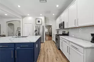 4414 67th Ave Cir E, Sarasota, FL 34243 - Photo 9