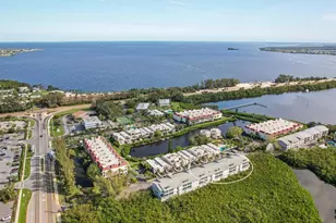 3607 E Bay Dr, Bradenton Beach, FL 34217 - Photo 27